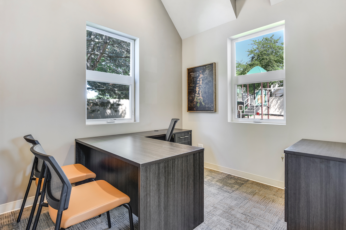 Room with a desk at Country Wood Apartment Homes, Naperville, IL